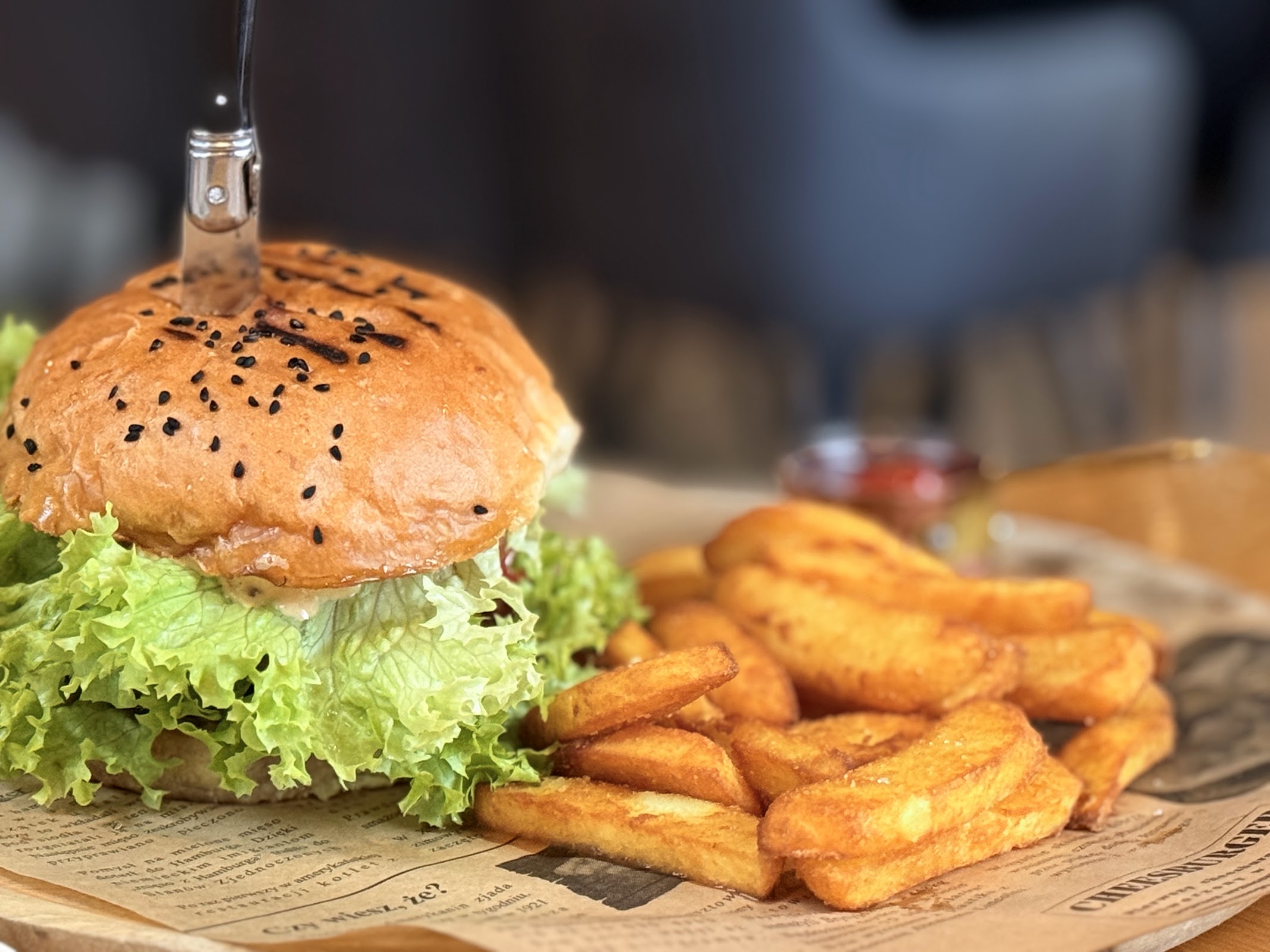 Stolik w restauracji Fabryczna