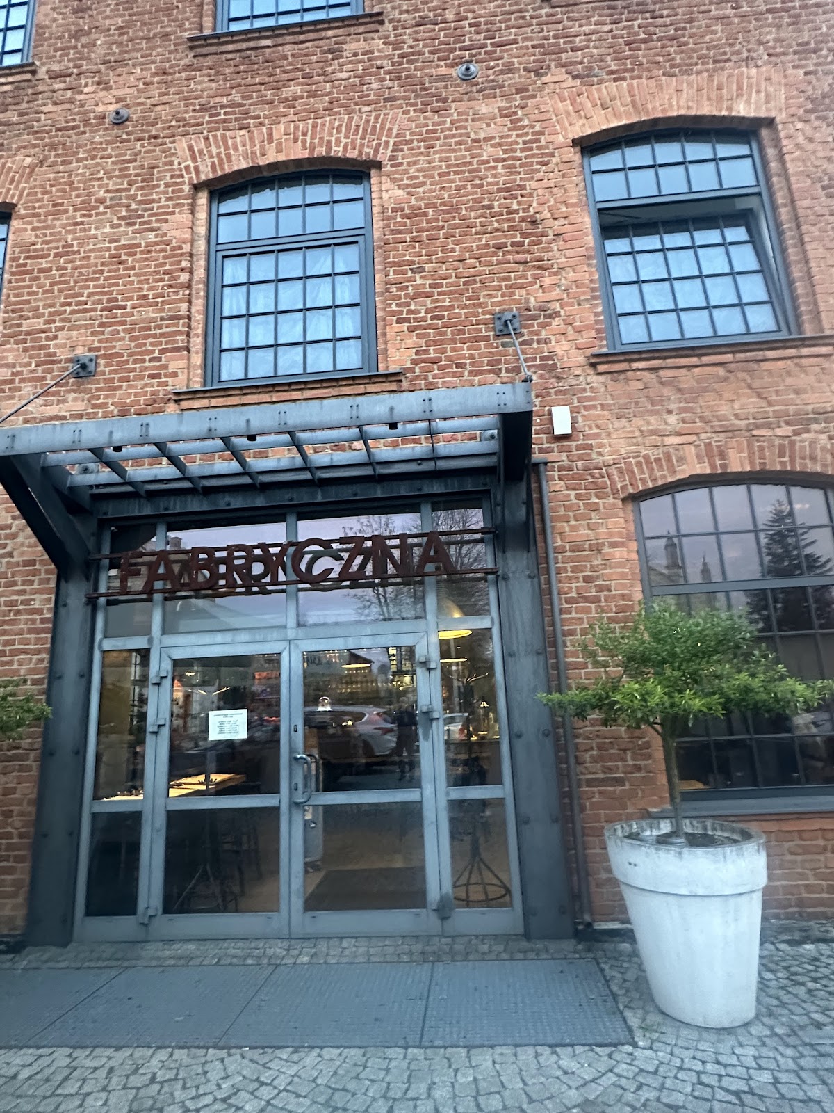 Sala restauracyjna Fabryczna w Zduńskiej Woli